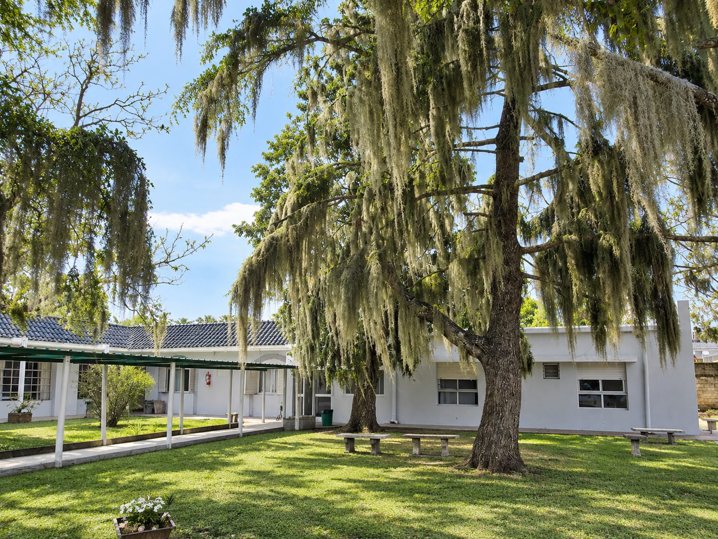 Parque arbolado y jardines del Sanatorio de la Costa